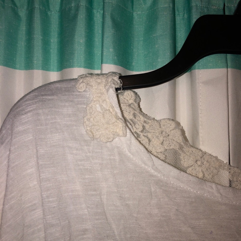 Lacy back white cropped tee